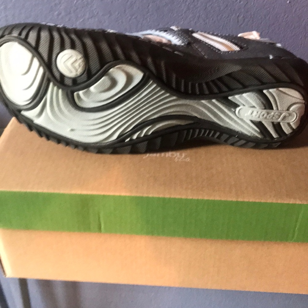 Shoe - Picture 5 of 5